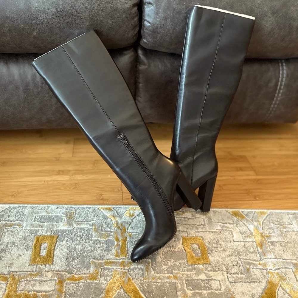 Brand new never worn villa rouge black heeled boots! They are stunning!